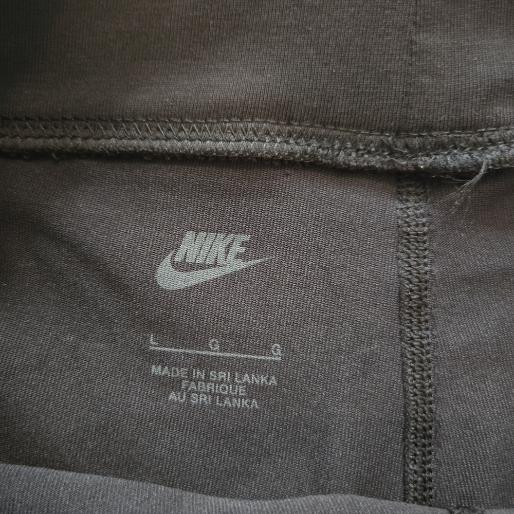 Nike Black Leggings - Picture 3 of 3